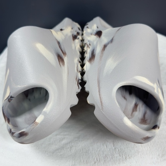 Adidas Yeezy Slides ‘MX Granite’ – Size 11 Men’s - Picture 6 of 12